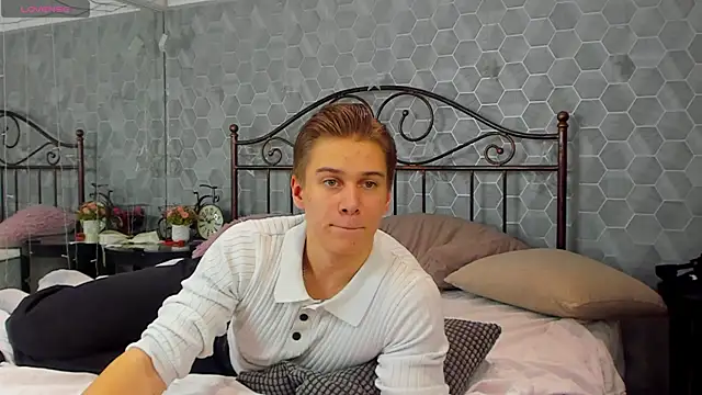 Snapshot of Marcus_Swampov chatting on December 22, 2024, 2:28 am Marcus Swampov online show from December 22, 2024, 2:28 am