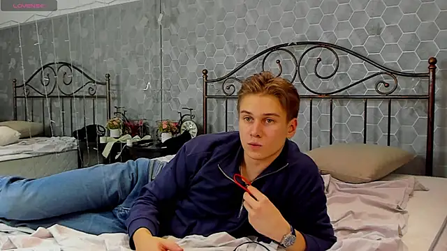 Snapshot of Marcus_Swampov chatting on December 5, 2024, 3:31 am Marcus Swampov online show from December 5, 2024, 3:31 am