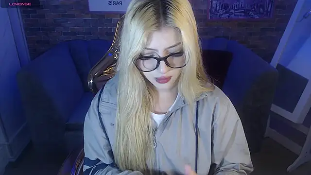 Kitty fox b online show from March 18, 2025, 12:50 pm