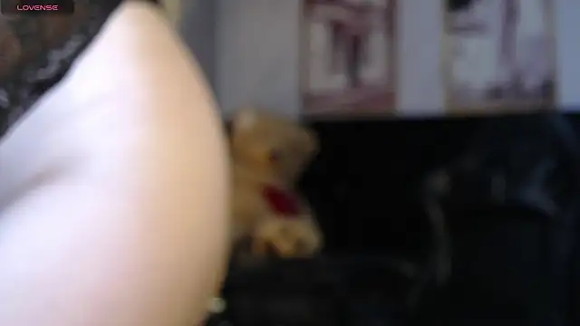 Kitty fox b online show from March 21, 2025, 3:57 pm