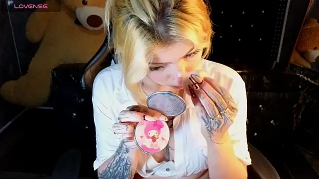 Snapshot of Kitty_fox_b chatting on February 26, 2026, 1:11 pm Kitty fox b online show from February 26, 2026, 1:11 pm