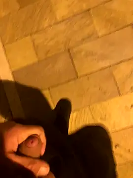 CrazyBoy95 online show from November 10, 2025, 10:59 pm