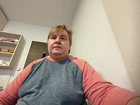 Snapshot of Limonka-Fire chatting on February 12, 2025, 6:19 pm Limonka-Fire online show from February 12, 2025, 6:19 pm