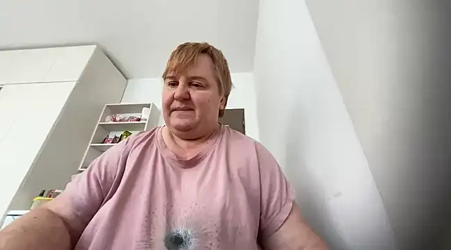 Snapshot of Limonka-Fire chatting on February 9, 2025, 12:19 pm Limonka-Fire online show from February 9, 2025, 12:19 pm