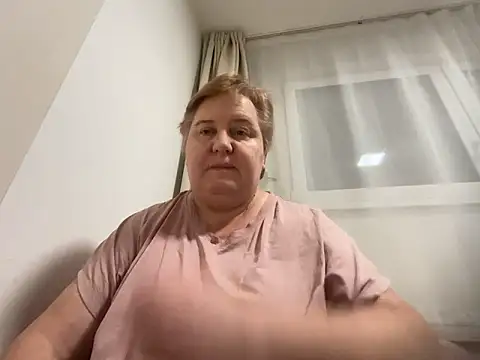 Snapshot of Limonka-Fire chatting on February 7, 2025, 7:06 pm Limonka-Fire online show from February 7, 2025, 7:06 pm