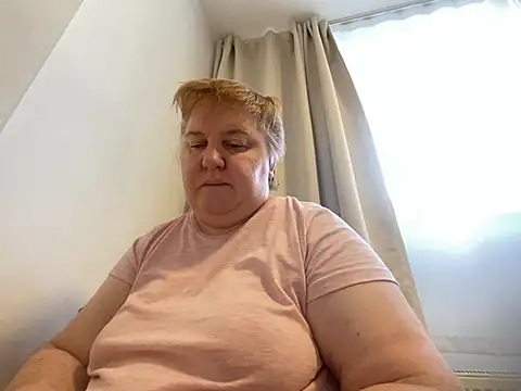 Snapshot of Limonka-Fire chatting on February 17, 2025, 9:13 am Limonka-Fire online show from February 17, 2025, 9:13 am