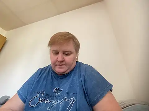 Snapshot of Limonka-Fire chatting on February 20, 2025, 10:59 am Limonka-Fire online show from February 20, 2025, 10:59 am