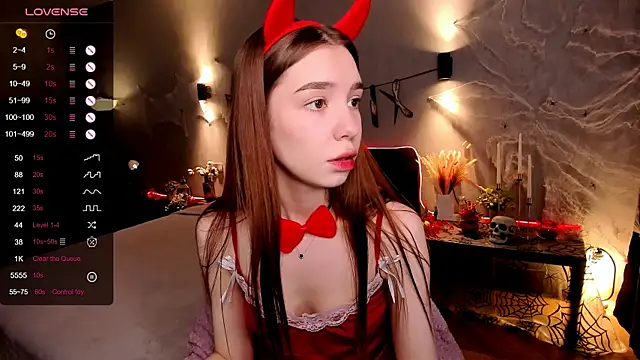 Snapshot of MilliBrown_ chatting on October 24, 2025, 8:24 am MilliBrown online show from October 24, 2025, 8:24 am