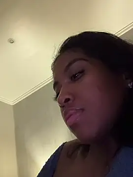 Snapshot of IamCrystal2 chatting on December 11, 2024, 1:37 am IamCrystal2 online show from December 11, 2024, 1:37 am