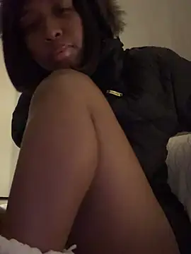 Snapshot of IamCrystal2 chatting on December 29, 2024, 9:20 pm IamCrystal2 online show from December 29, 2024, 9:20 pm