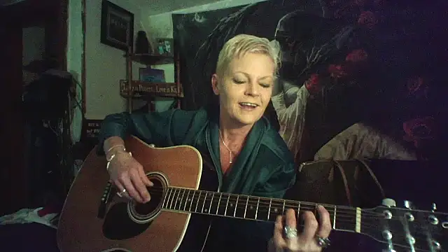 jadegilf1 online show from April 6, 2026, 6:42 pm