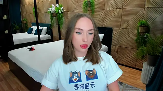 Snapshot of TrueReincarnation chatting on September 28, 2025, 7:43 pm TrueReincarnation online show from September 28, 2025, 7:43 pm