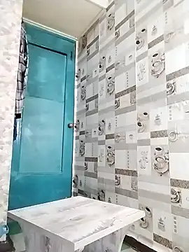 Snapshot of Holly-69 chatting on February 17, 2026, 6:05 pm Holly-69 online show from February 17, 2026, 6:05 pm