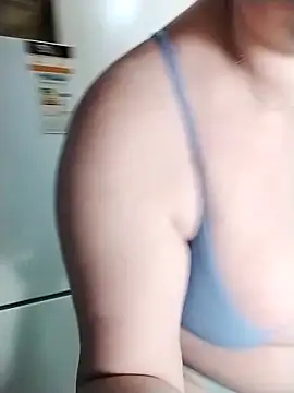 Snapshot of Holly-69 chatting on April 14, 2026, 5:40 pm Holly-69 online show from April 14, 2026, 5:40 pm