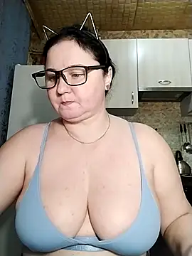 Snapshot of Holly-69 chatting on April 4, 2026, 5:30 pm Holly-69 online show from April 4, 2026, 5:30 pm