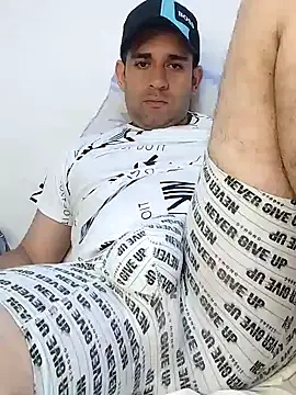 Snapshot of CRISTHIAN_GREY01 chatting on January 16, 2025, 3:34 pm CRISTHIAN GREY01 online show from January 16, 2025, 3:34 pm