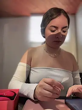 Snapshot of imlindapink chatting on December 1, 2025, 3:35 pm imlindapink online show from December 1, 2025, 3:35 pm