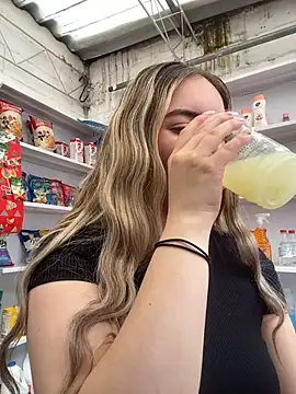 imlindapink online show from April 15, 2026, 7:58 pm