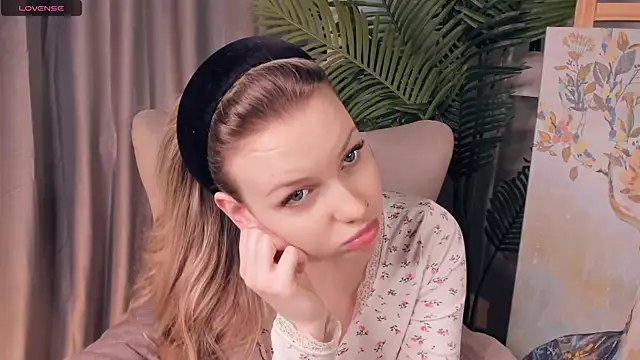 Snapshot of ElizavecaSunrise chatting on April 20, 2026, 8:39 am ElizavecaSunrise online show from April 20, 2026, 8:39 am