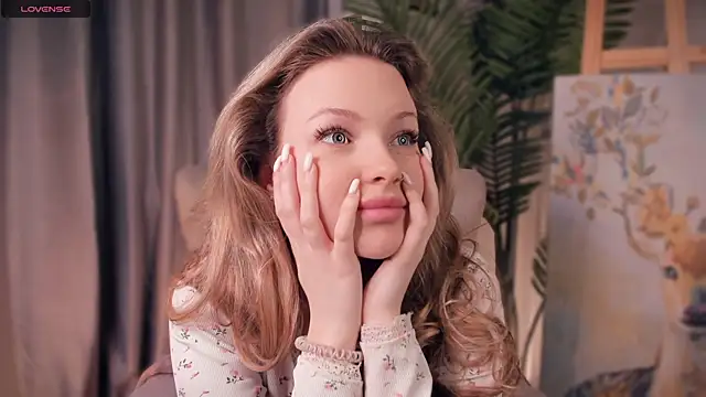 Snapshot of ElizavecaSunrise chatting on April 19, 2026, 8:15 am ElizavecaSunrise online show from April 19, 2026, 8:15 am