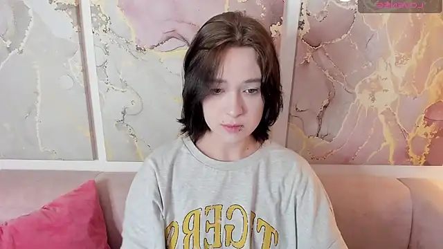 fiamoory online show from June 12, 2026, 8:23 am