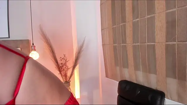 LaraGoldd online show from April 2, 2026, 6:25 pm