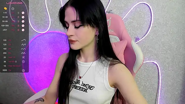 Molly Crystall online show from May 22, 2026, 3:04 am