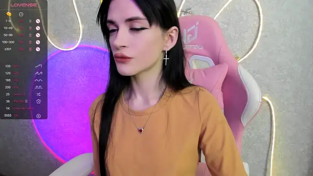 Molly Crystall online show from May 18, 2026, 4:07 am