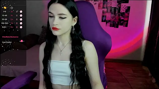 Snapshot of Molly_Crystall chatting on March 7, 2025, 2:36 am Molly Crystall online show from March 7, 2025, 2:36 am
