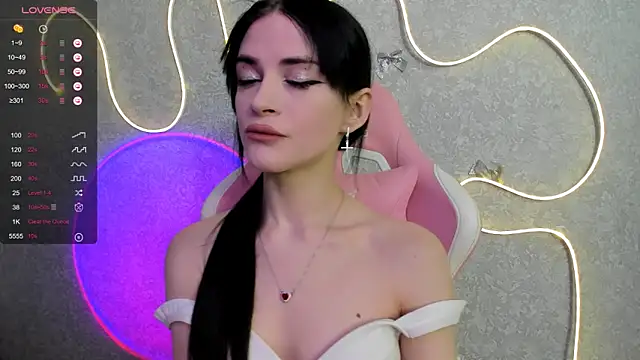 Molly Crystall online show from May 12, 2026, 2:52 am