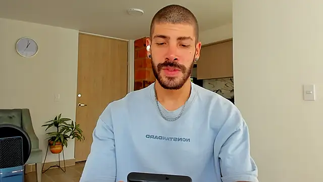 Snapshot of Guyinthemountain chatting on January 15, 2025, 4:00 pm Guyinthemountain online show from January 15, 2025, 4:00 pm