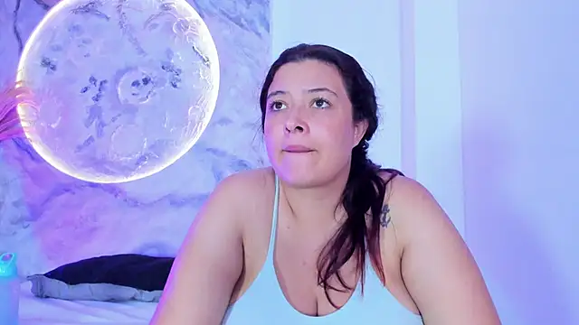 Snapshot of JulietaKane chatting on March 17, 2026, 5:21 am JulietaKane online show from March 17, 2026, 5:21 am