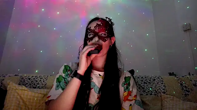 LexiSnowUK online show from December 2, 2025, 5:14 pm