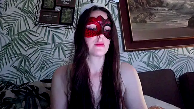 LexiSnowUK online show from October 25, 2025, 10:03 am