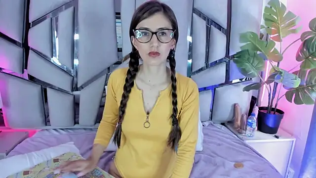  jade white  online show from November 26, 2025, 1:55 pm