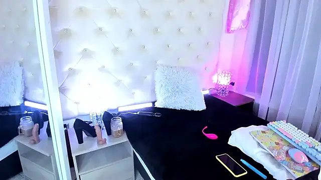  jade white  online show from February 25, 2025, 12:38 pm