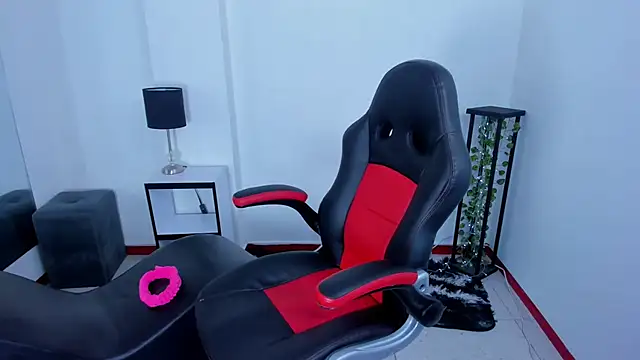 Snapshot of Strella_ferrera chatting on March 11, 2025, 5:46 am Strella ferrera online show from March 11, 2025, 5:46 am