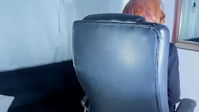 Snapshot of Strella_ferrera chatting on March 6, 2025, 3:46 am Strella ferrera online show from March 6, 2025, 3:46 am