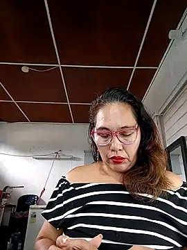 Snapshot of anniecoopeer chatting on March 4, 2025, 3:04 pm anniecoopeer online show from March 4, 2025, 3:04 pm