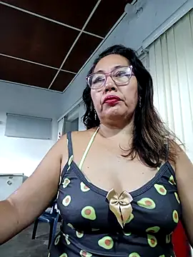 Snapshot of anniecoopeer chatting on March 18, 2025, 12:06 pm anniecoopeer online show from March 18, 2025, 12:06 pm