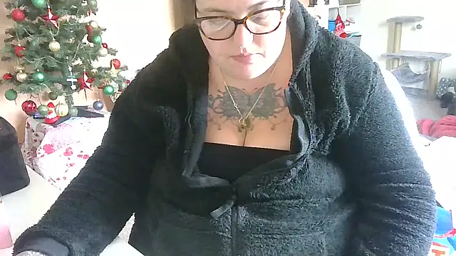 Snapshot of peachy-paige chatting on December 12, 2024, 10:45 am peachy-paige online show from December 12, 2024, 10:45 am