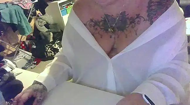 Snapshot of peachy-paige chatting on February 4, 2025, 10:45 pm peachy-paige online show from February 4, 2025, 10:45 pm