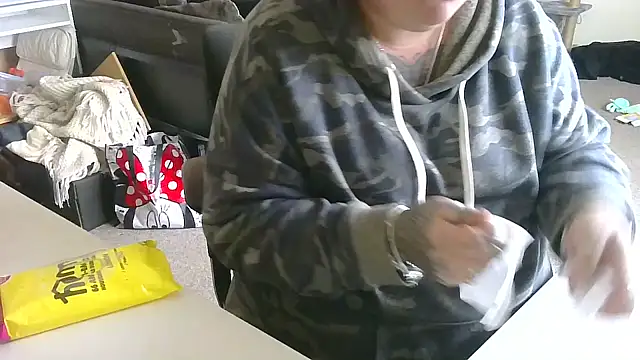 Snapshot of peachy-paige chatting on December 9, 2024, 10:32 am peachy-paige online show from December 9, 2024, 10:32 am