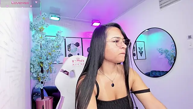 Snapshot of Tiara_rr chatting on March 21, 2026, 3:41 am Tiara rr online show from March 21, 2026, 3:41 am