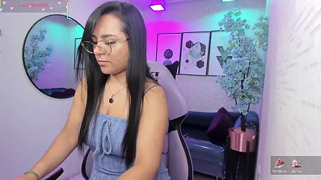 Snapshot of Tiara_rr chatting on March 27, 2026, 3:48 am Tiara rr online show from March 27, 2026, 3:48 am