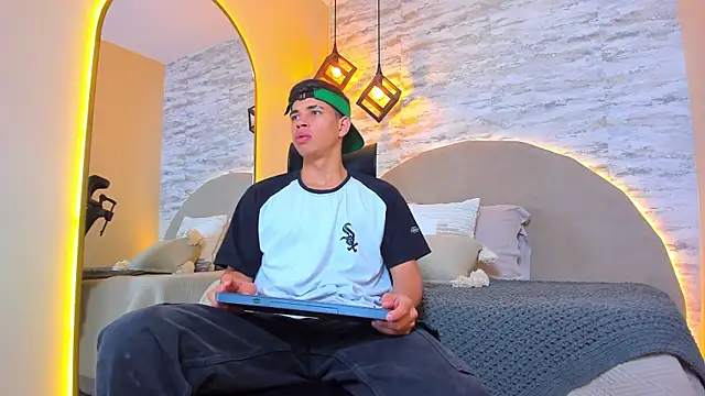 Benjamin More online show from November 20, 2025, 1:12 pm