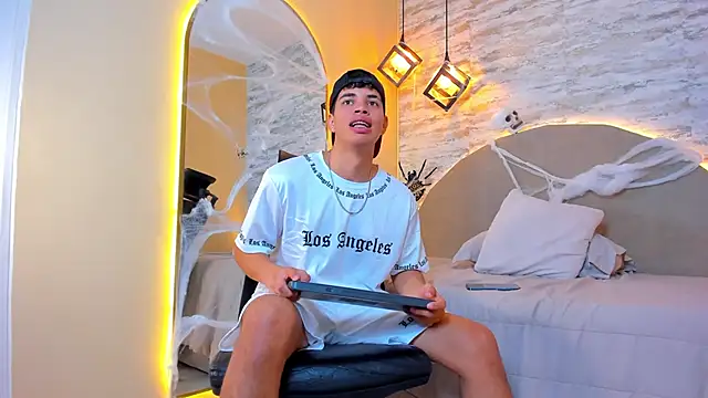 Benjamin More online show from October 28, 2025, 1:54 pm