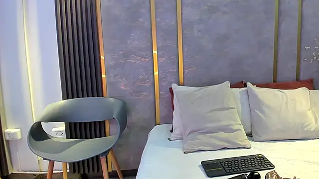 MelanieRoah online show from November 29, 2025, 8:09 pm