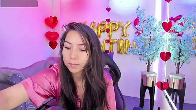Snapshot of Ema_louis_ chatting on February 14, 2025, 12:14 pm Ema louis online show from February 14, 2025, 12:14 pm