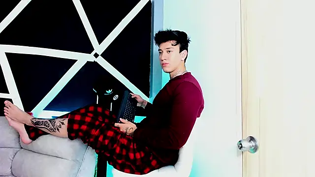 JUSTIN FULLER1 online show from October 8, 2025, 3:02 pm